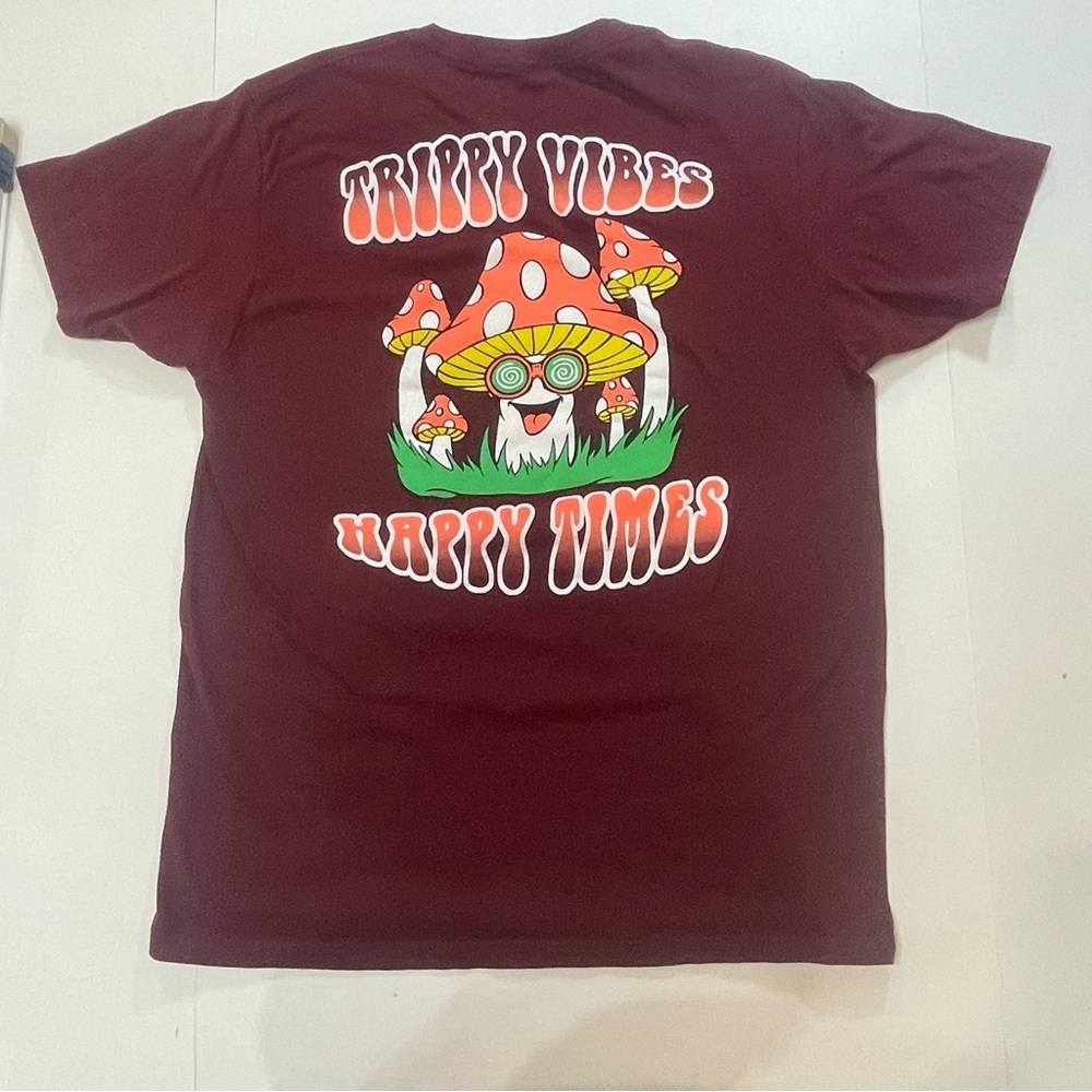 Trippy Vibes Graphic T-Shirt Mushroom Hippie. Size Large. Pre-owned 420